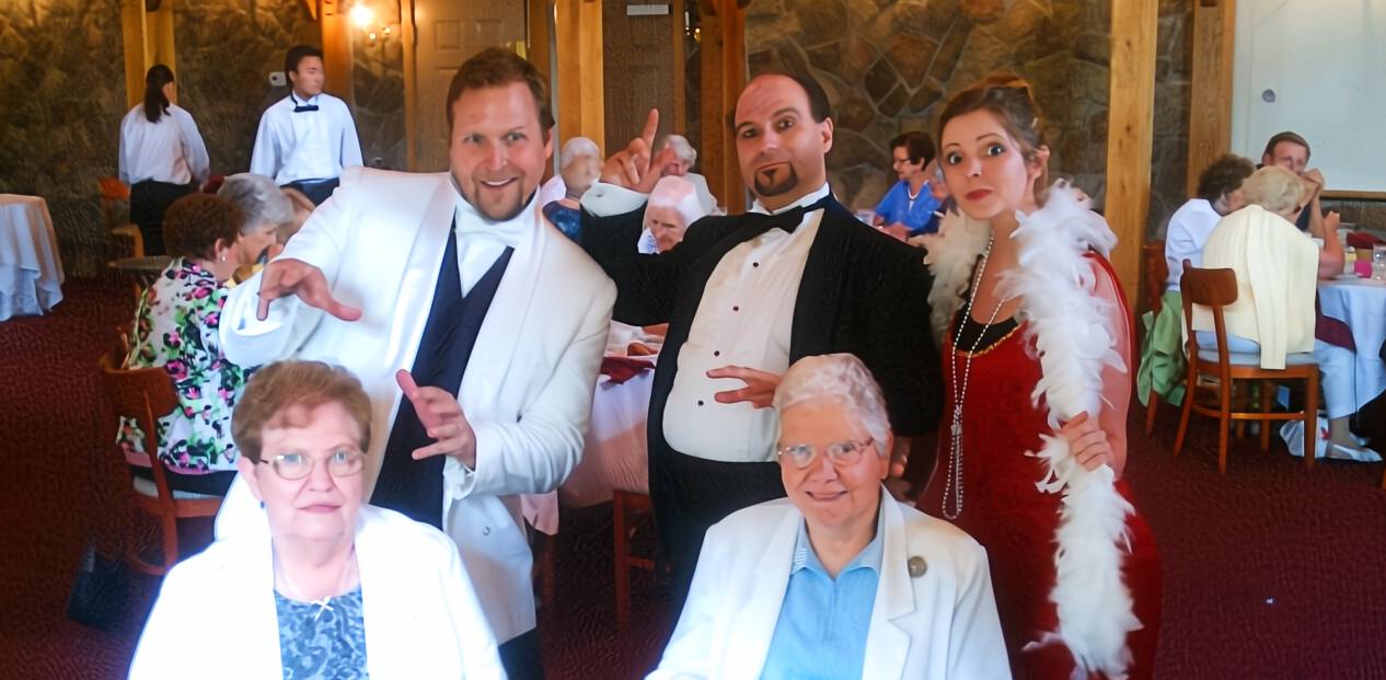 Riddlesbrood dinner theater event for senior bus tour group in PA – actor receives standing ovation